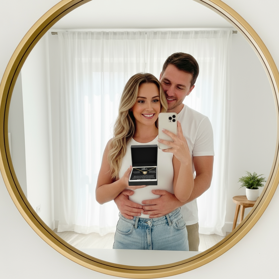 Same couple with A MI HIJA jewelry box